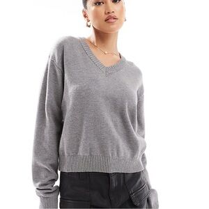 NWT Edikted Comfort Club V Neck Sweater M/L Gray Ribbed Details